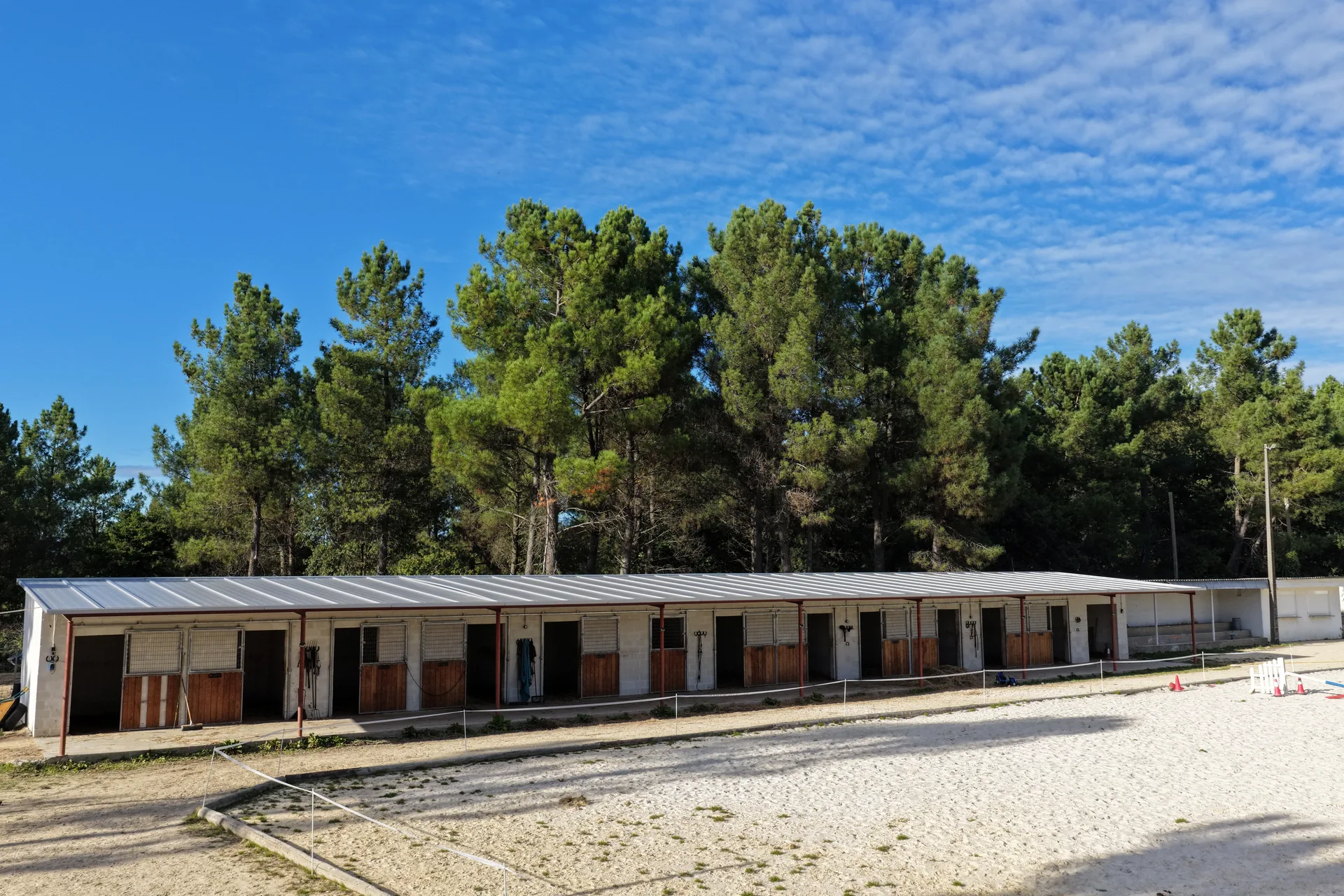 Exterior de los boxes de San Amaro