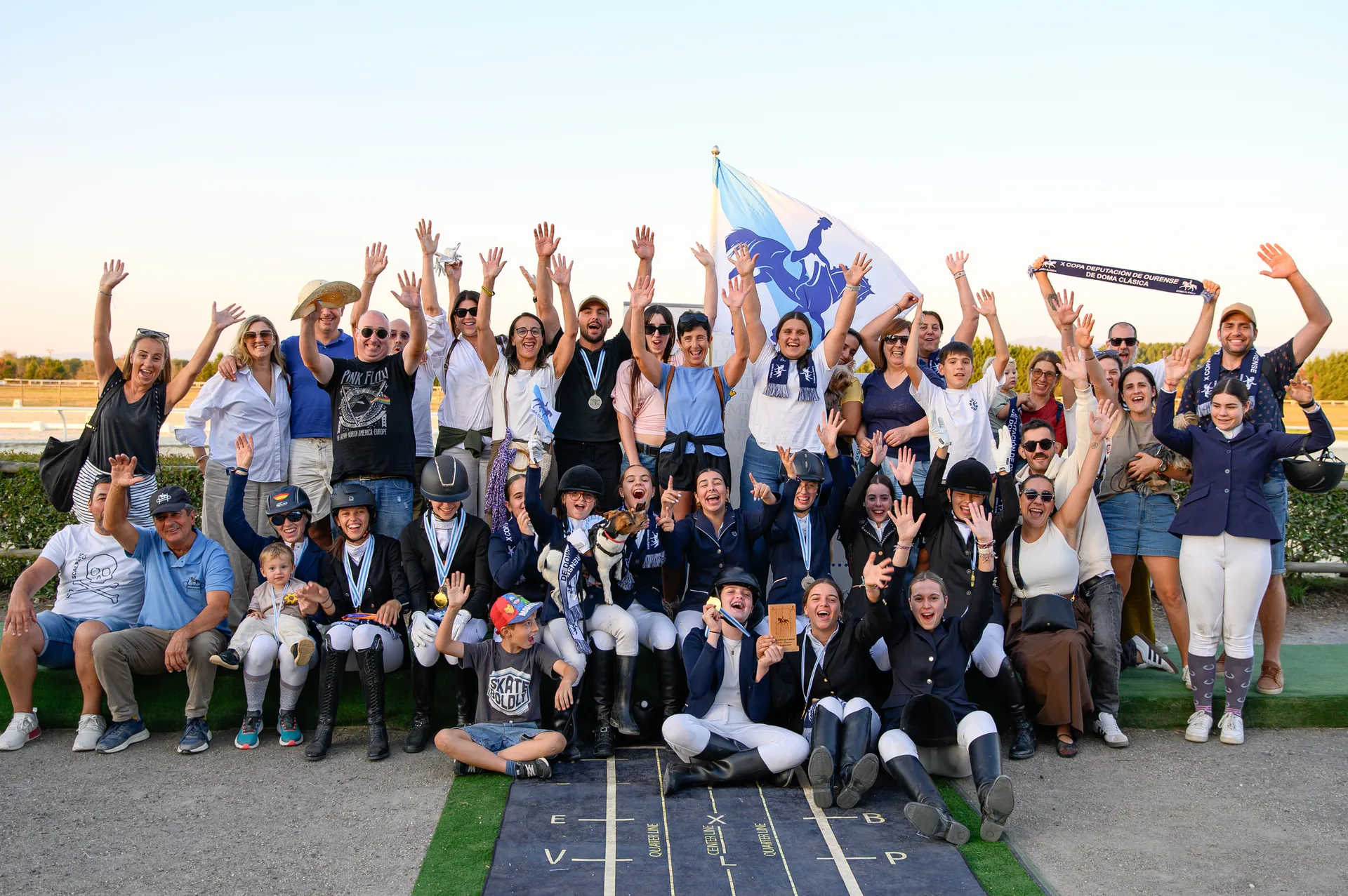 Equipo de San Amaro reunido en un concurso
